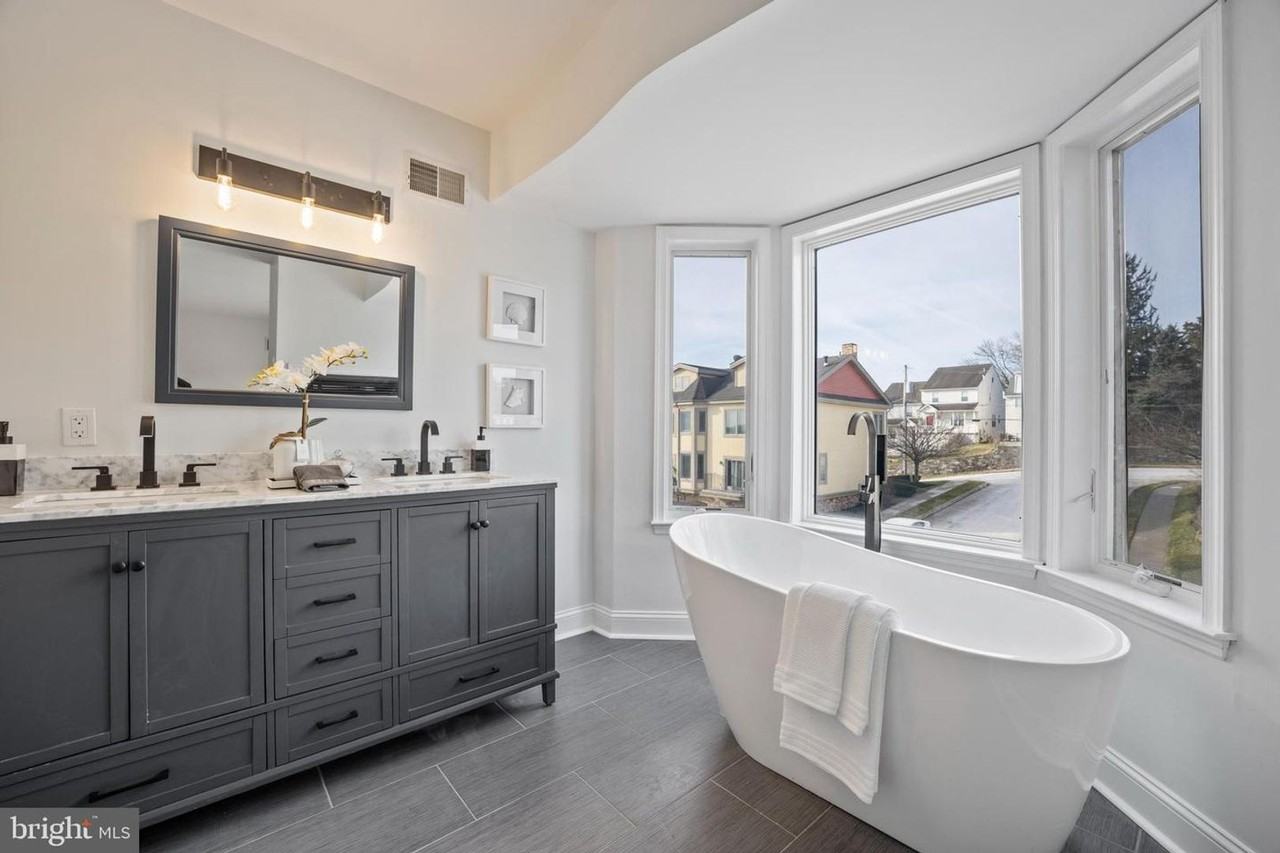 133 Merion Ave - Photo 6 of 9