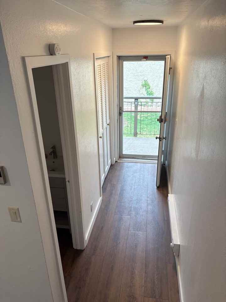208 Pearl St #I - Photo 3 of 24