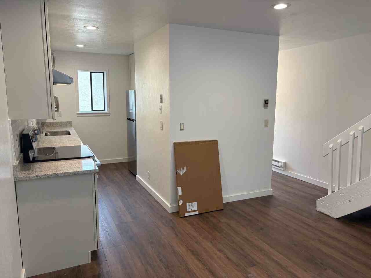 208 Pearl St #I - Photo 5 of 24