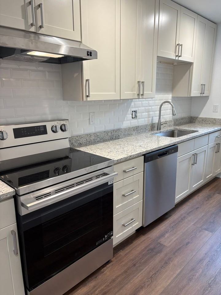 208 Pearl St #I - Photo 7 of 24