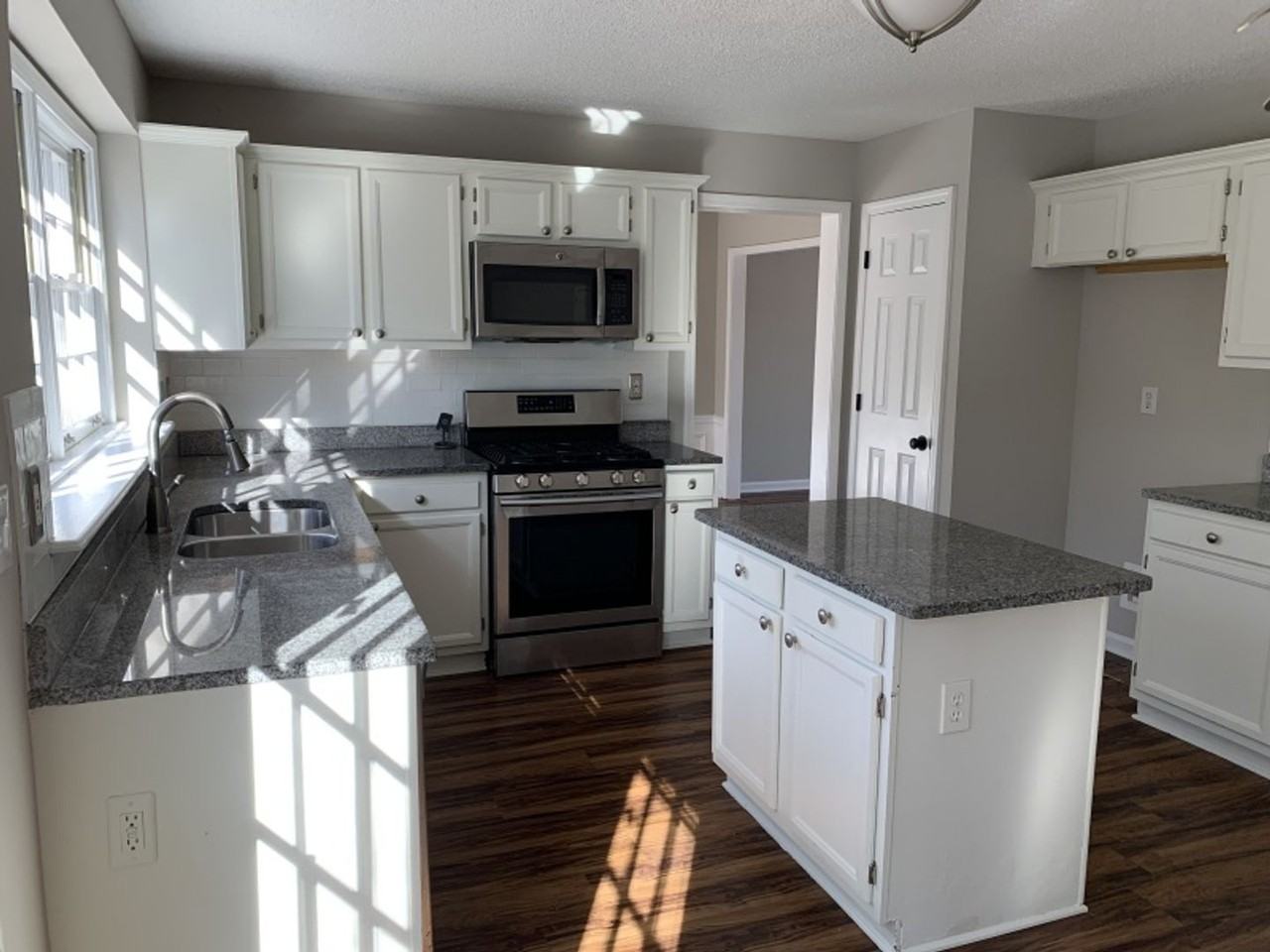 11020 Egmont Dr - Photo 4 of 21