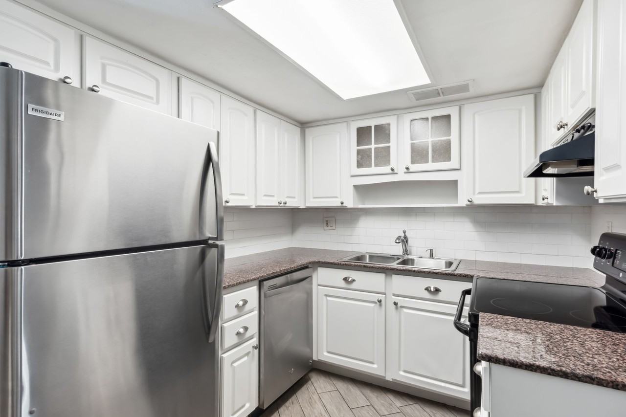 4609 W North B St #111 - Photo 5 of 50