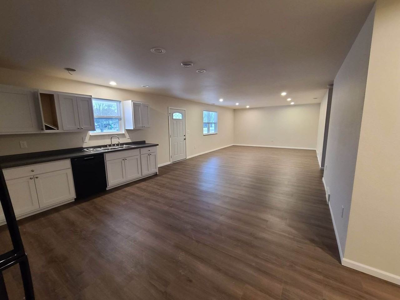 4923 Well Rd - Photo 5 of 10
