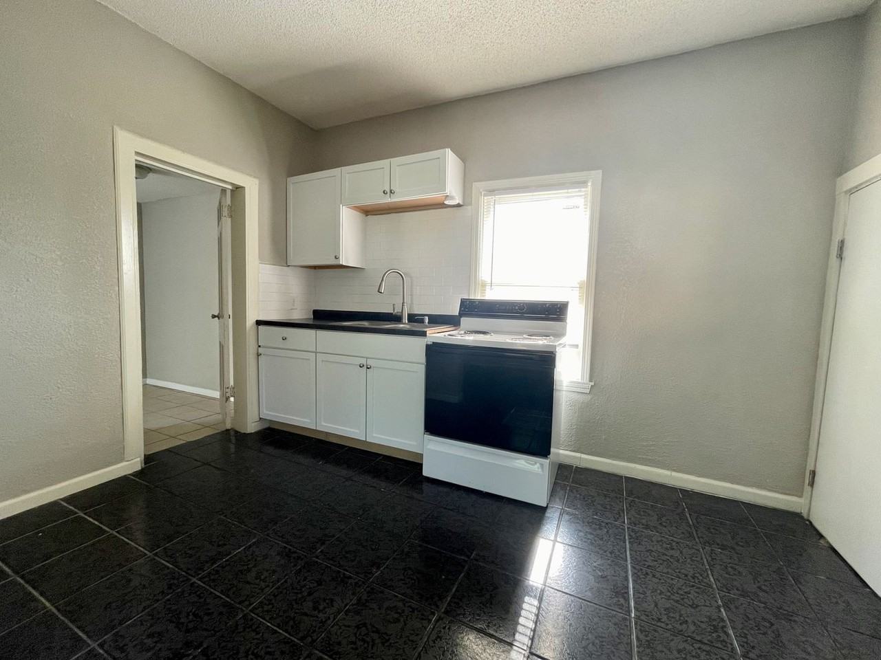 1238 Ohio Ave - Photo 2 of 6