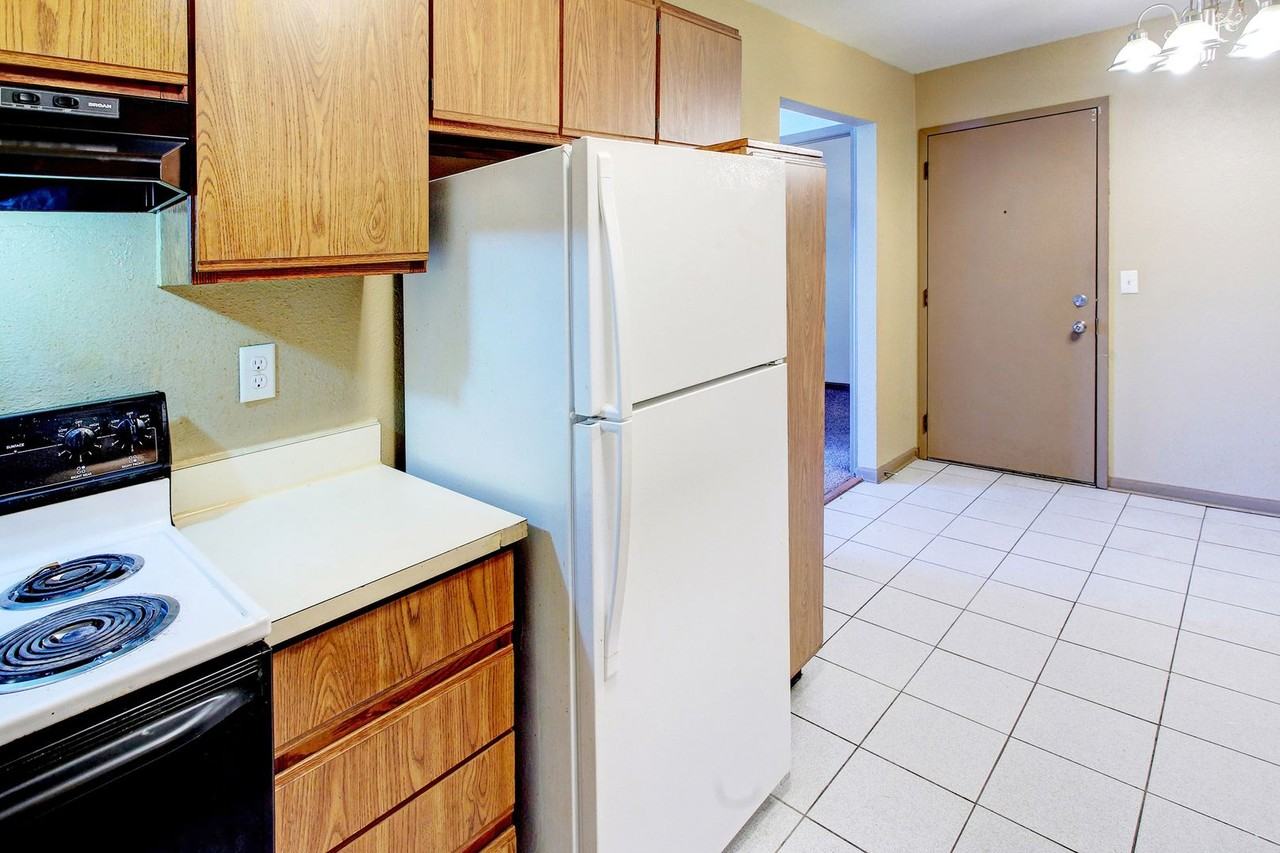 419 Stratford Way #6 - Photo 4 of 20