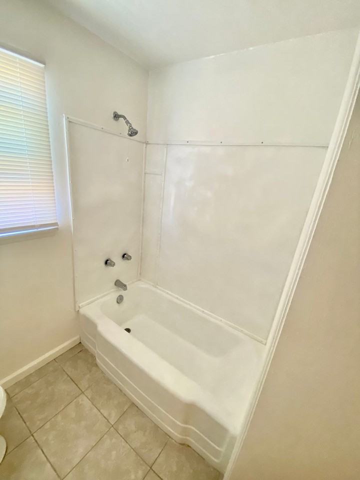 1319 Wilson Ave #E - Photo 4 of 14