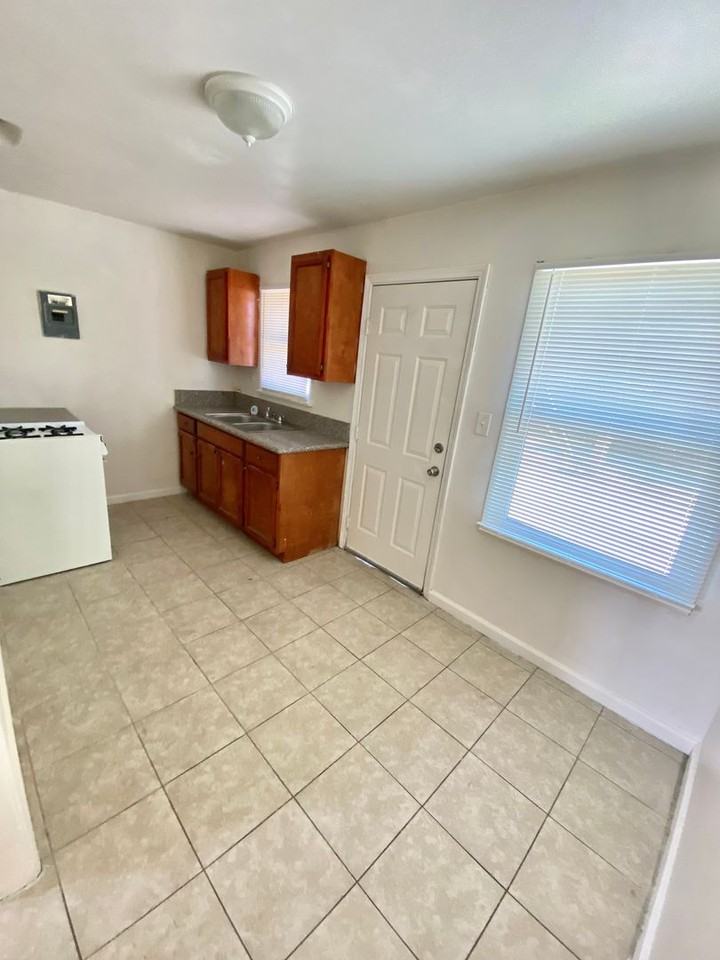 1319 Wilson Ave #E - Photo 7 of 14