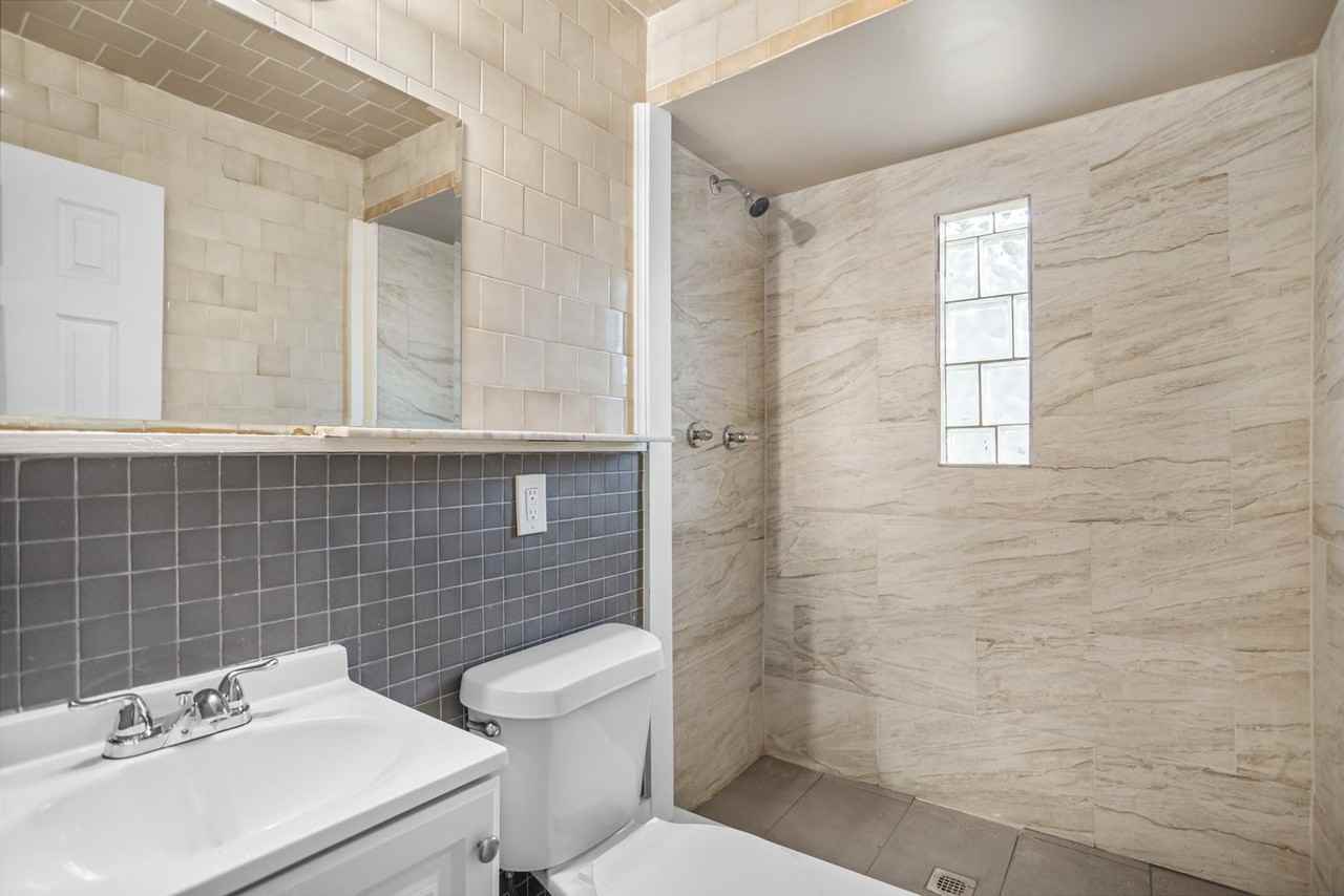 2552 27th Ave N - Photo 4 of 27