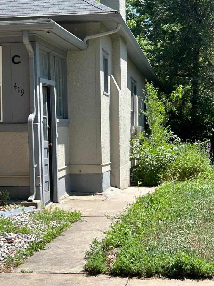 419 Edwards St #C - Photo 2 of 2