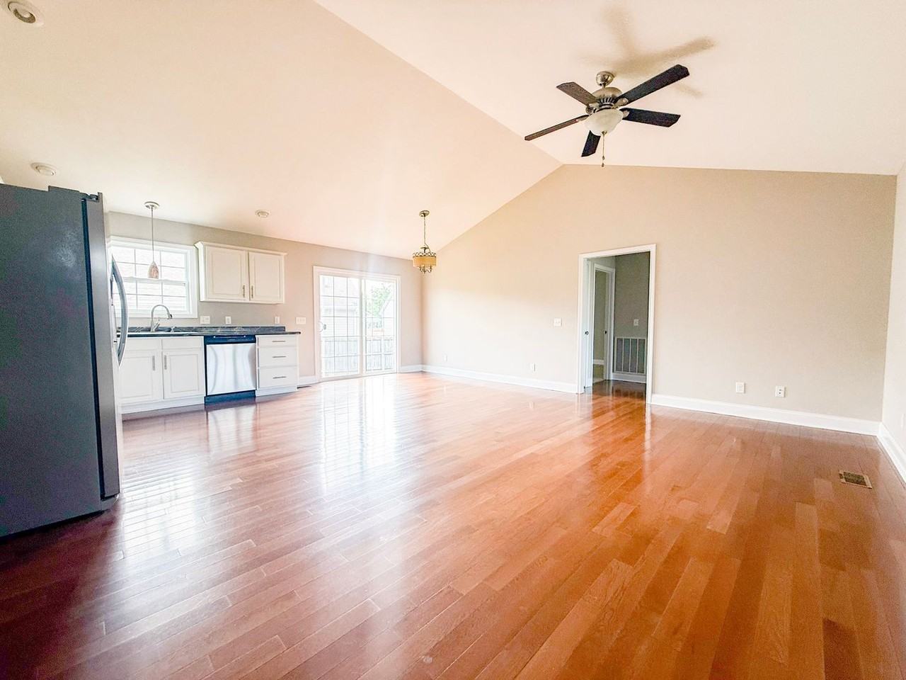 2206 Mulligan Ct - Photo 2 of 23