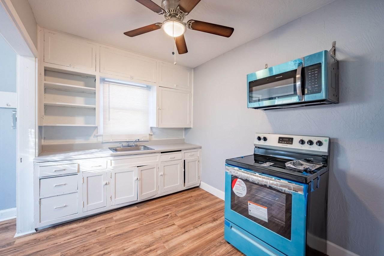 1212 SW 9th - Photo 4 of 21