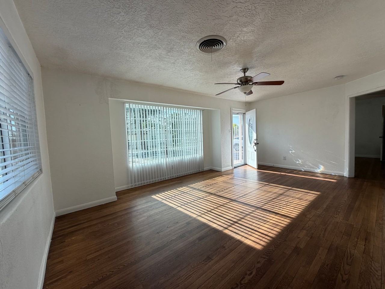 1744 N Ohio Ave - Photo 2 of 9