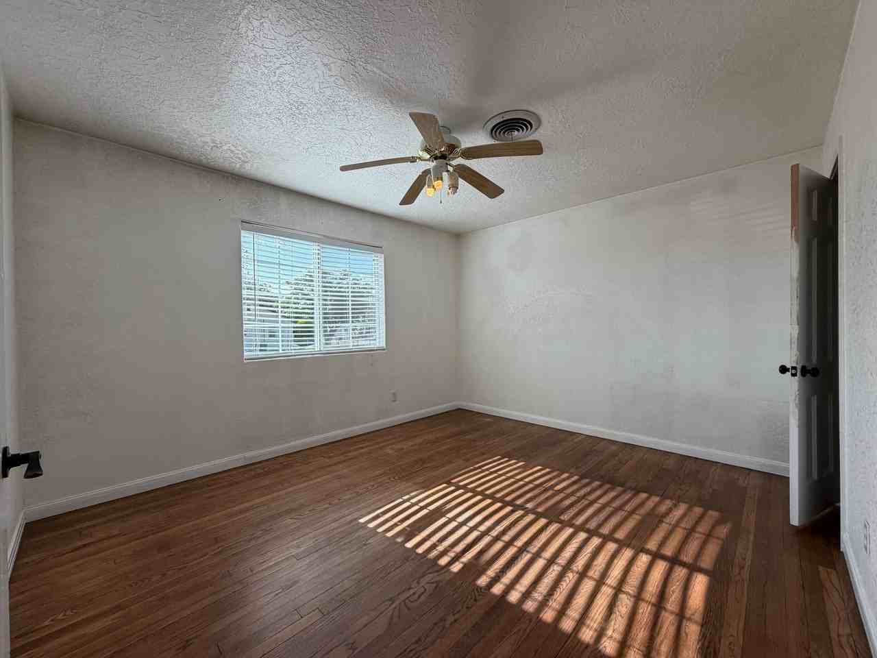 1744 N Ohio Ave - Photo 3 of 9