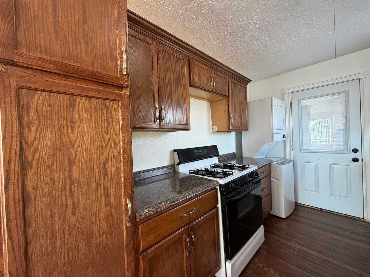 1744 N Ohio Ave - Photo 7 of 9