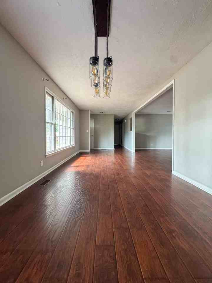 604 Bangor Ct - Photo 5 of 20