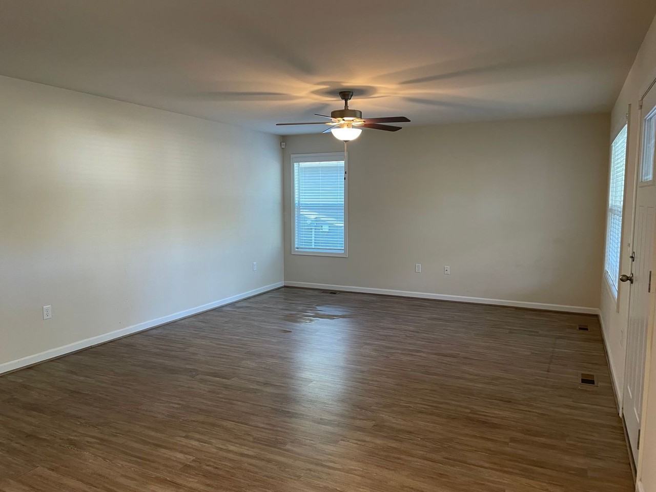 395 Shorewood Dr - Photo 3 of 16