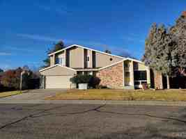 featured image of 2649 S Lynx Ave