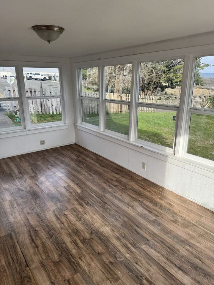 905 Ingersoll St - Photo 2 of 10