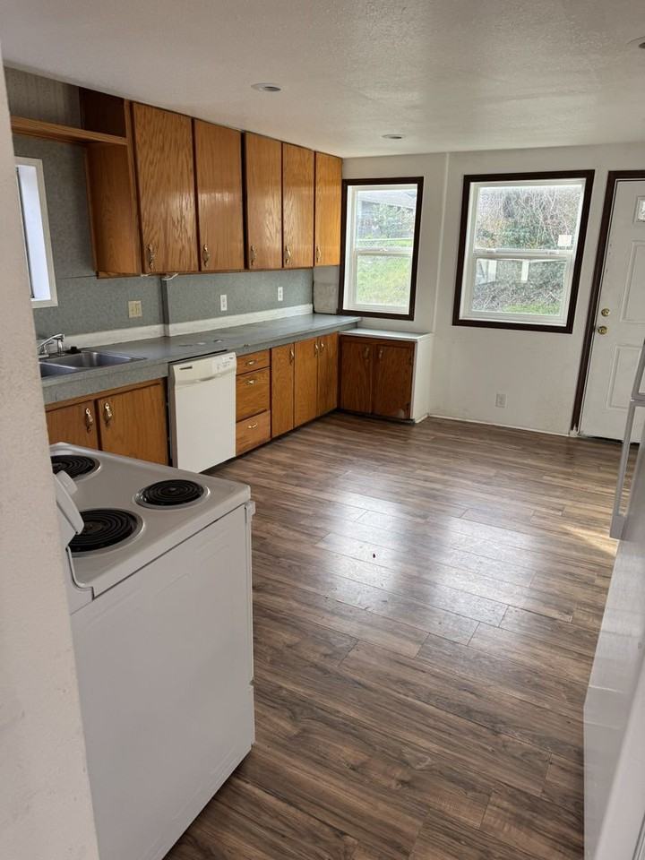 905 Ingersoll St - Photo 4 of 10