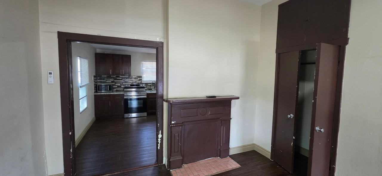 2213 Avenue K - Photo 3 of 9