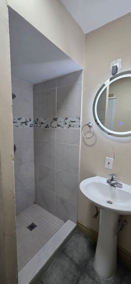 2213 Avenue K - Photo 5 of 9