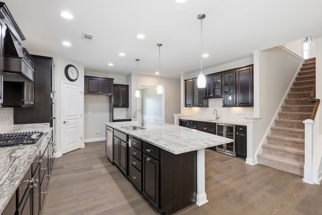686 Northlake Blvd - Photo 3 of 42