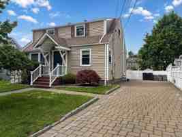 featured image of 171 New York Ave