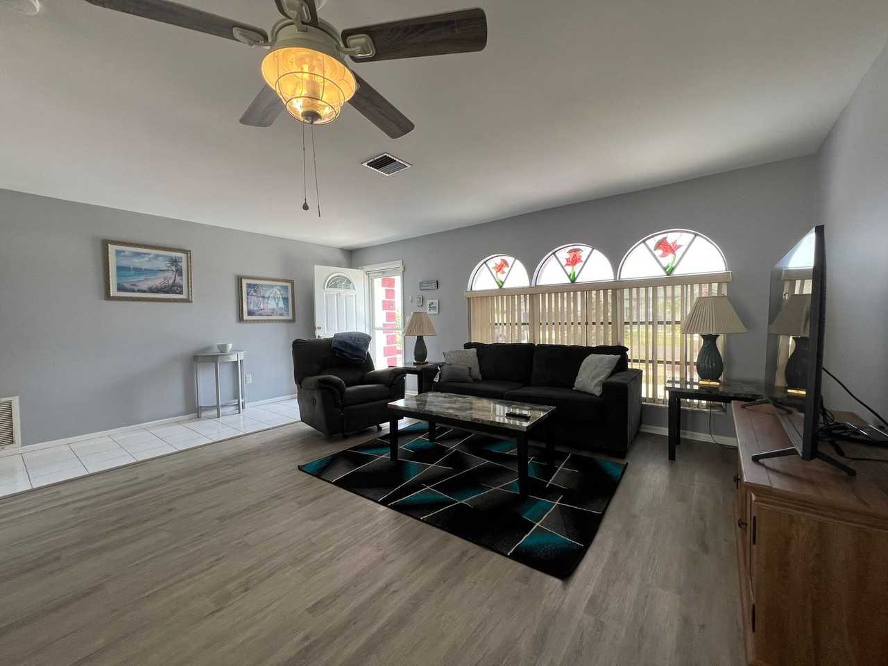 2421 Ivanhoe St - Photo 7 of 38