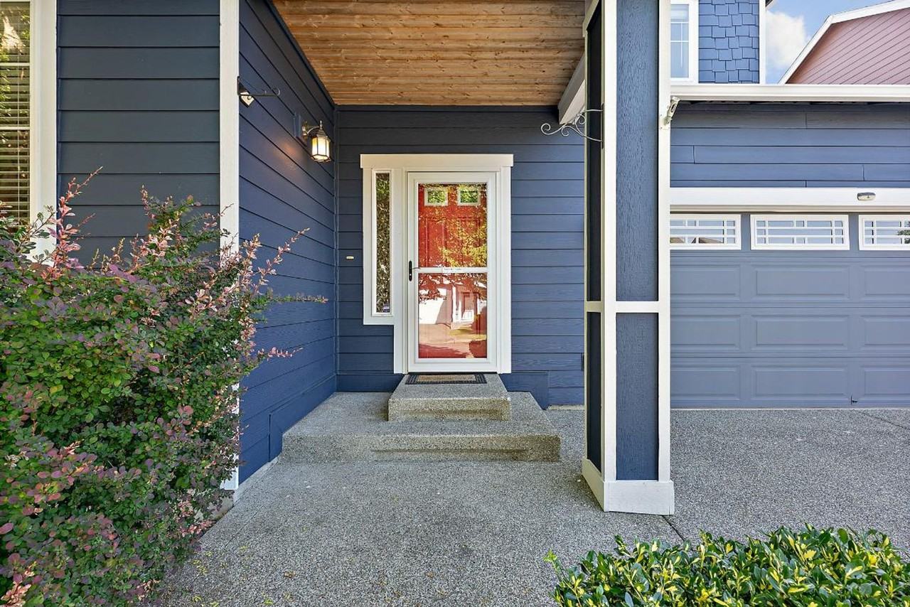 6736 Bailey St Se - Photo 2 of 47