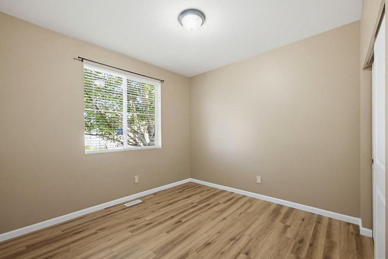 6736 Bailey St Se - Photo 5 of 47