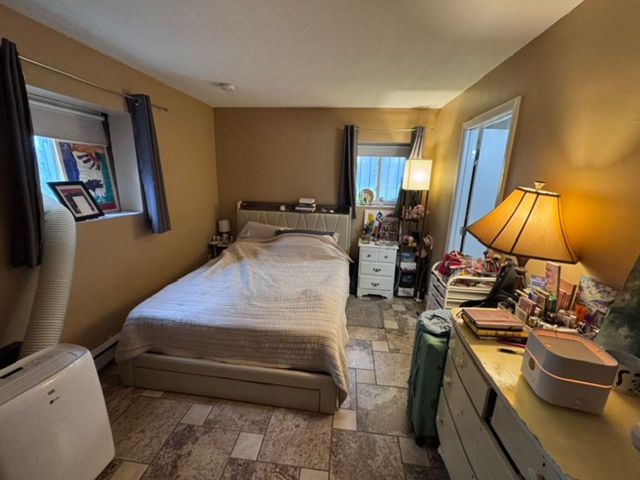 205 Kelton St - Photo 4 of 7