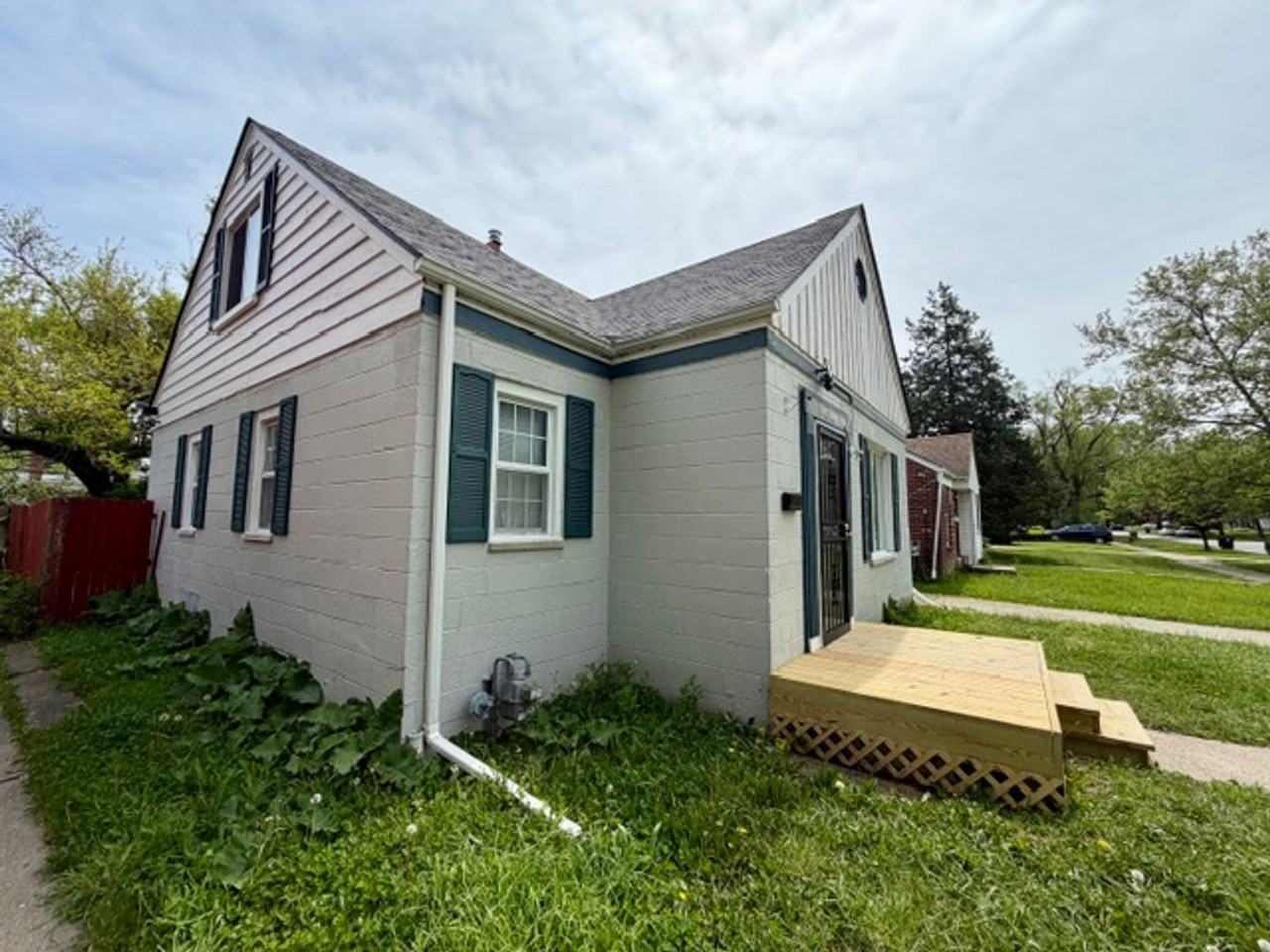 5944 Marseilles St - Photo 2 of 17