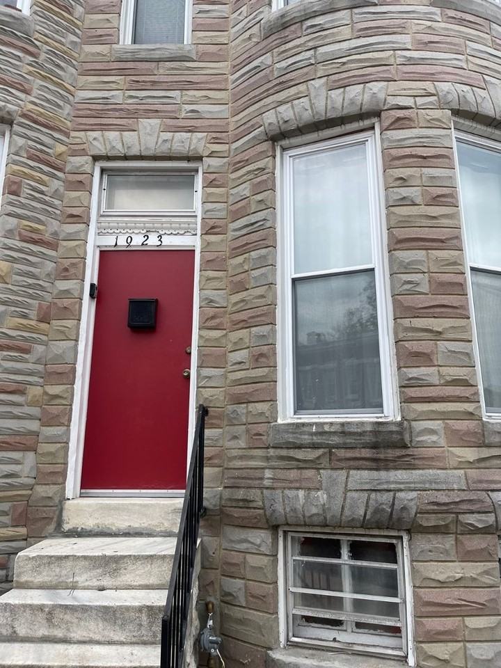 1923 Penrose Ave - Photo 7 of 23