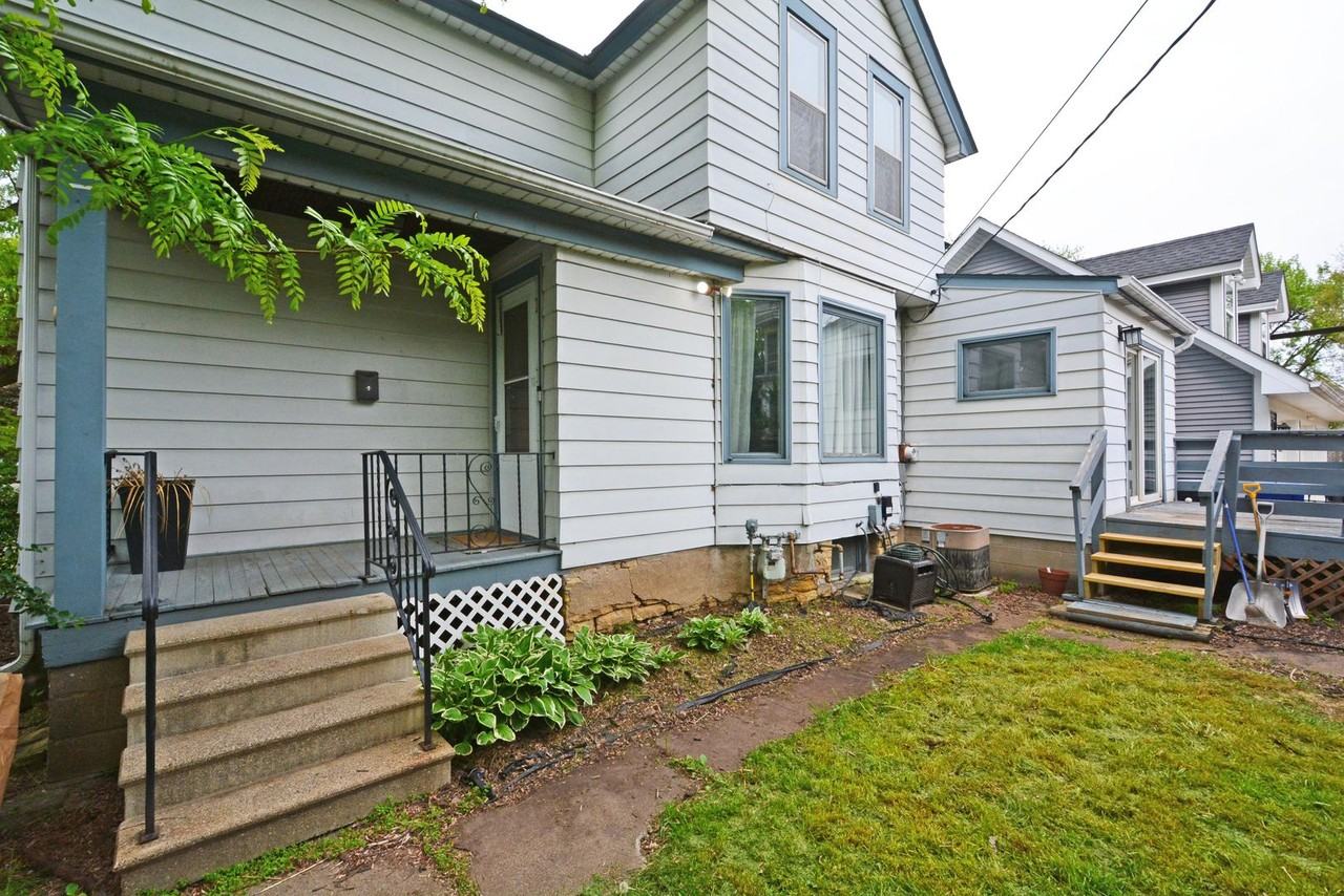 109 Delos St W - Photo 2 of 25