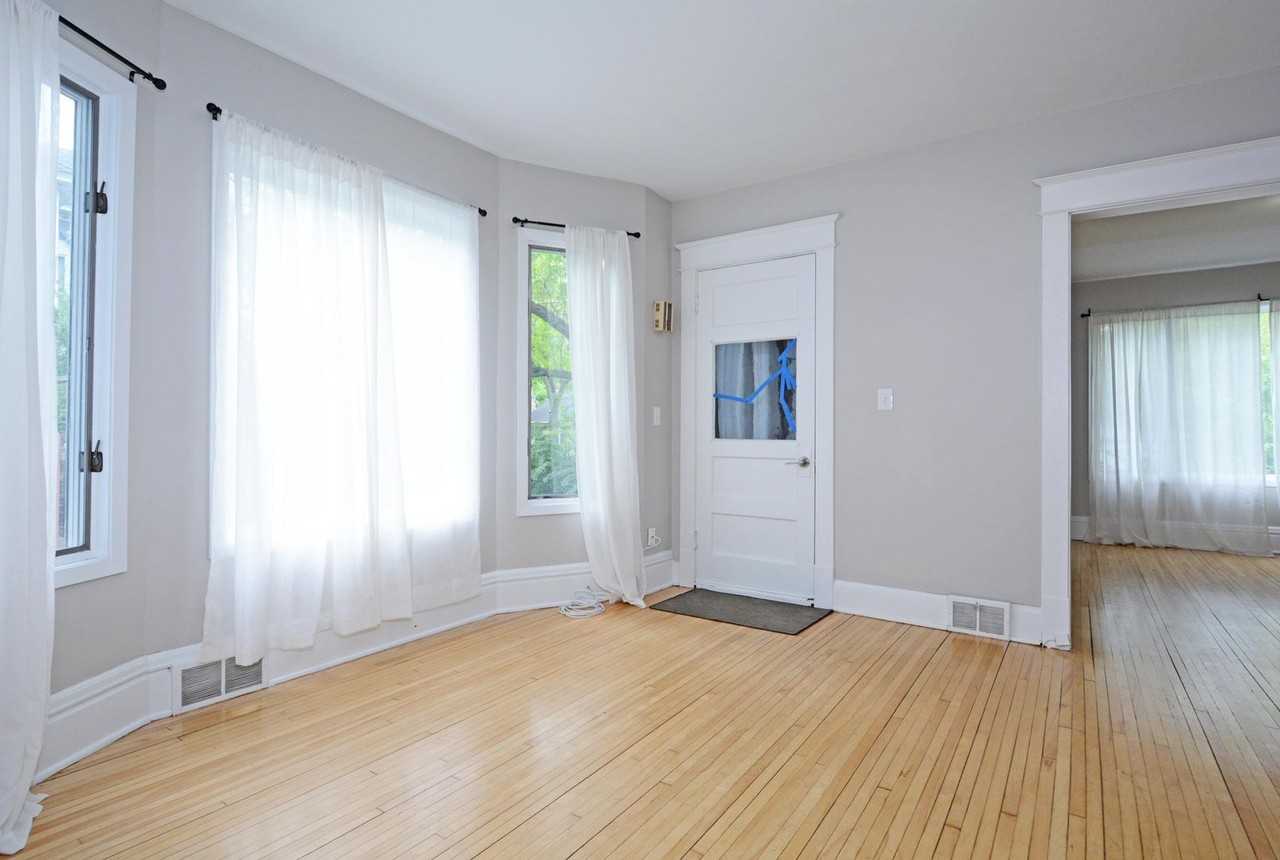 109 Delos St W - Photo 3 of 25