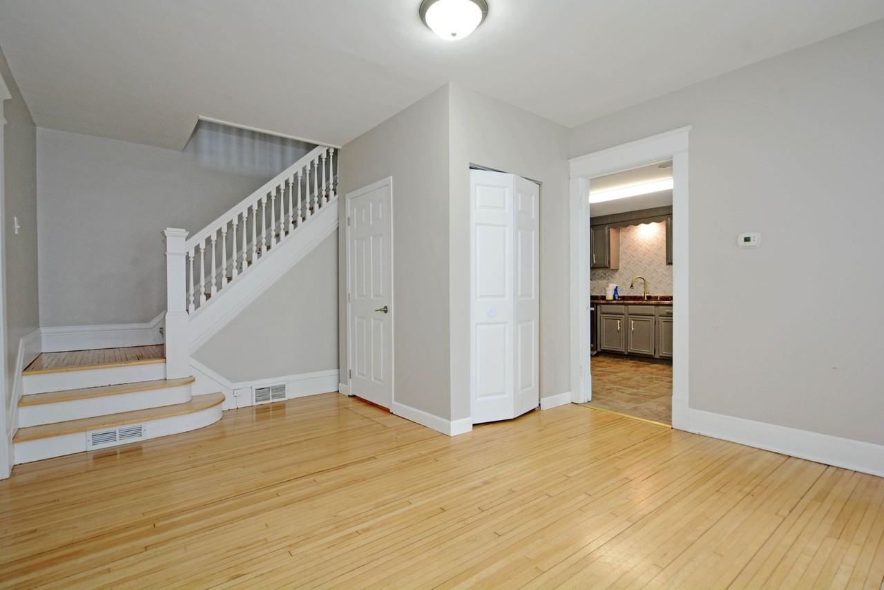 109 Delos St W - Photo 5 of 25