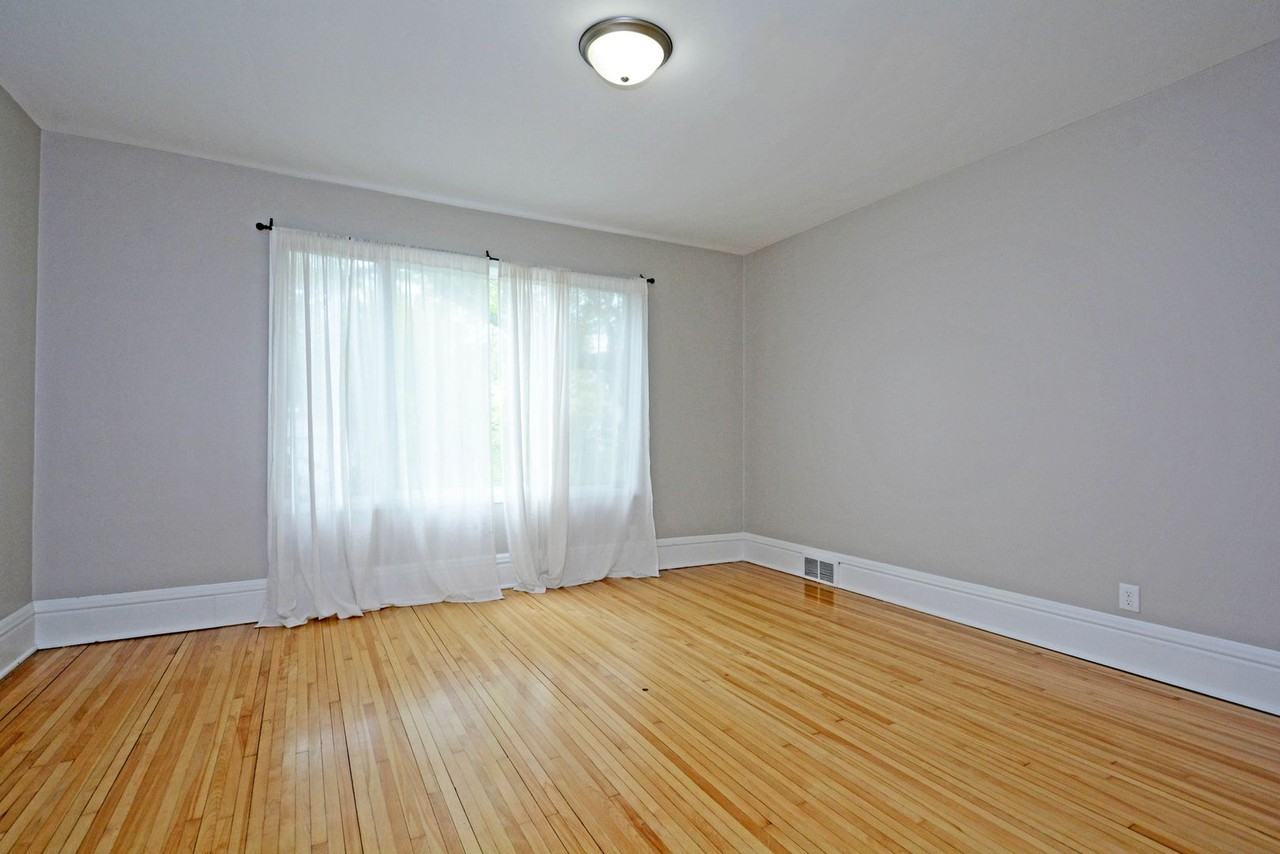 109 Delos St W - Photo 6 of 25