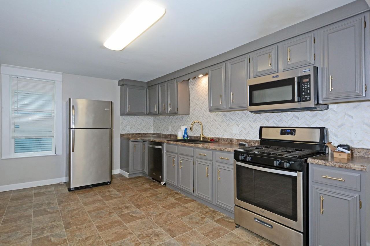 109 Delos St W - Photo 3 of 22