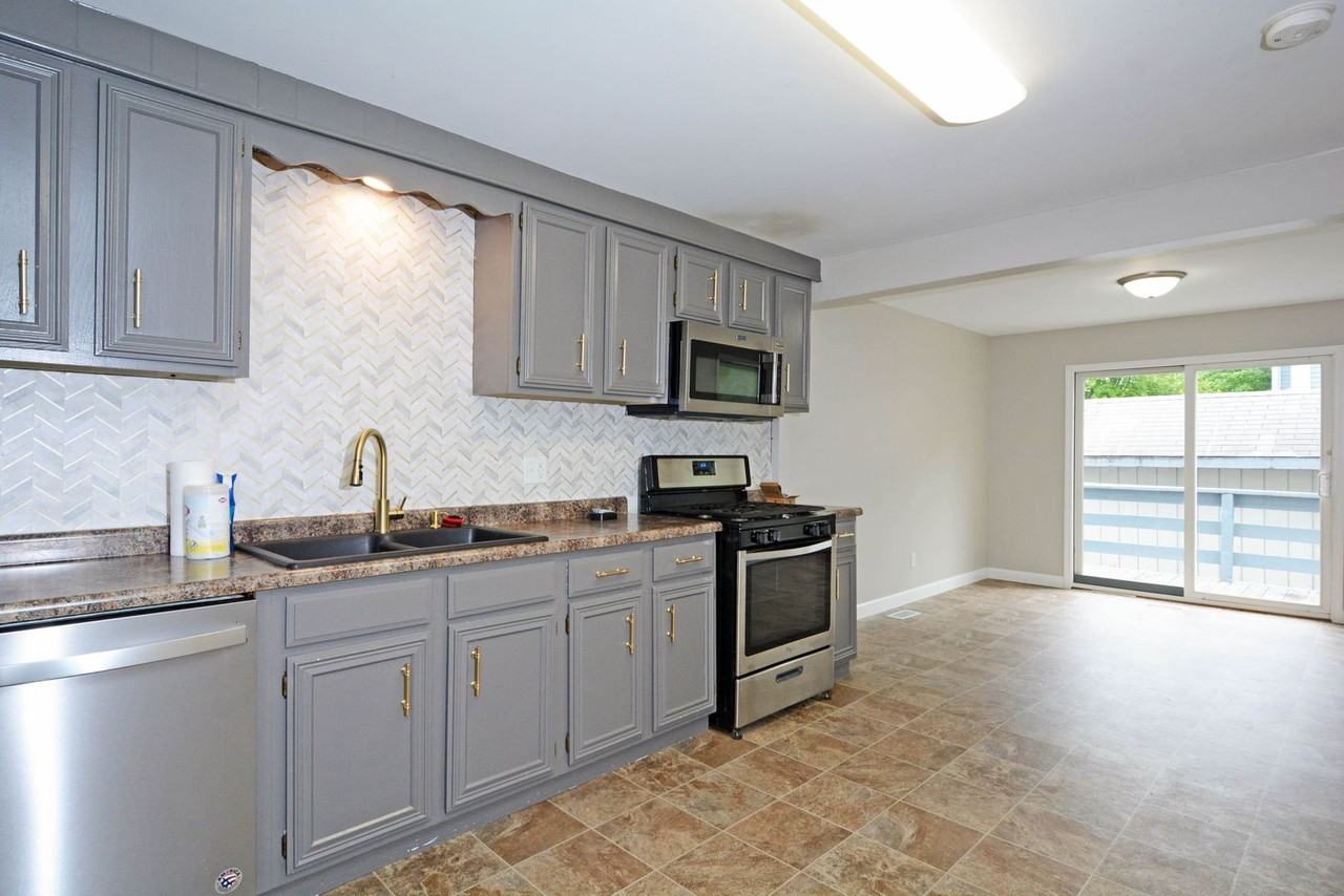 109 Delos St W - Photo 4 of 22