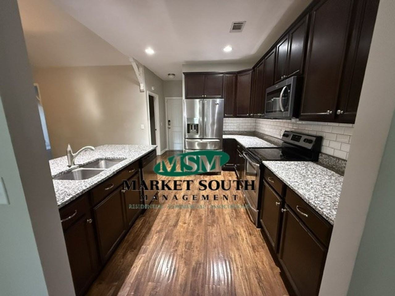 136 Waverly Way - Photo 3 of 14