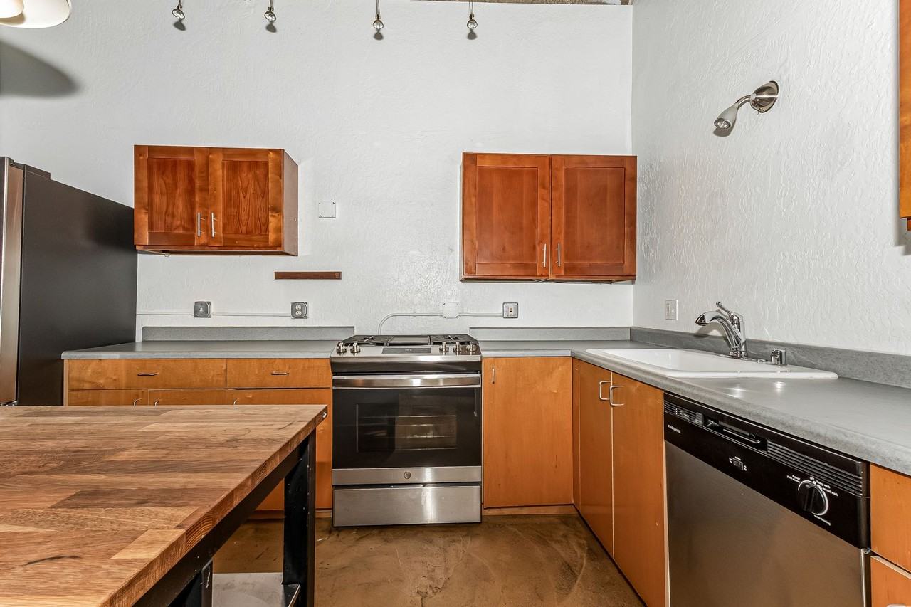 3240 Peralta St #10 - Photo 7 of 27
