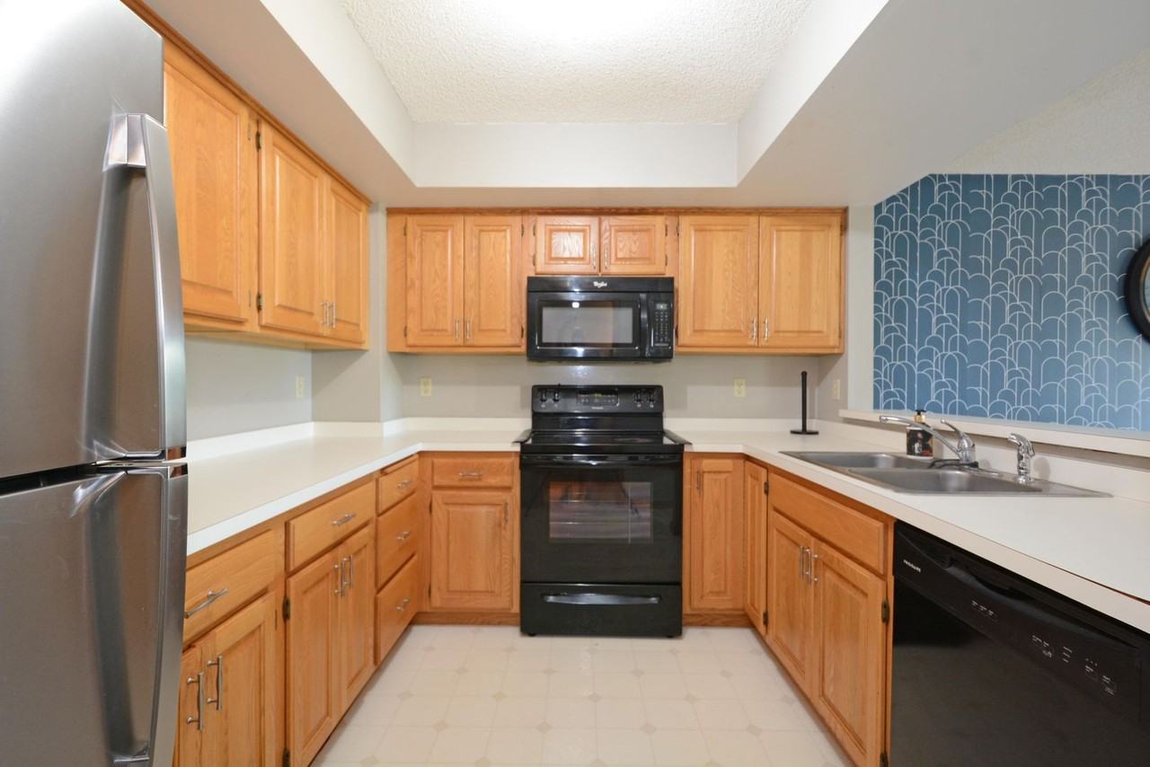 15645 24th Ave N #B - Photo 6 of 18
