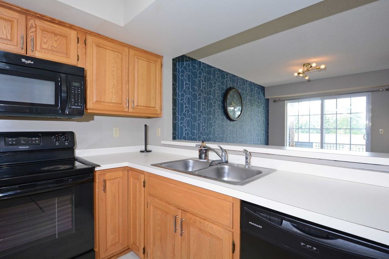 15645 24th Ave N #B - Photo 7 of 18