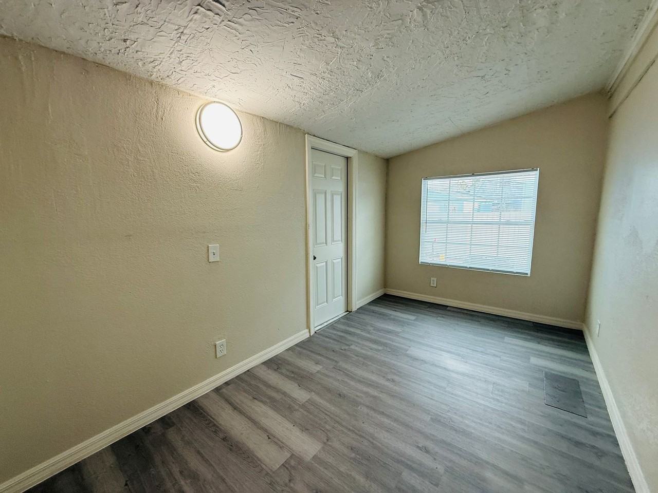 4010 Miramar Way S - Photo 3 of 26