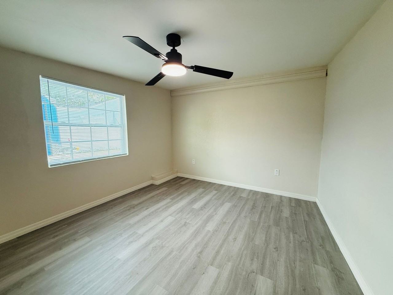 4010 Miramar Way S - Photo 6 of 26