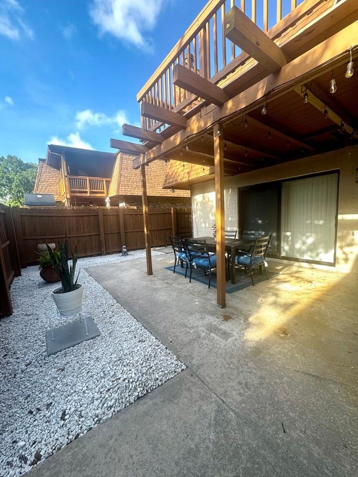 1696 S Park Ave - Photo 3 of 26