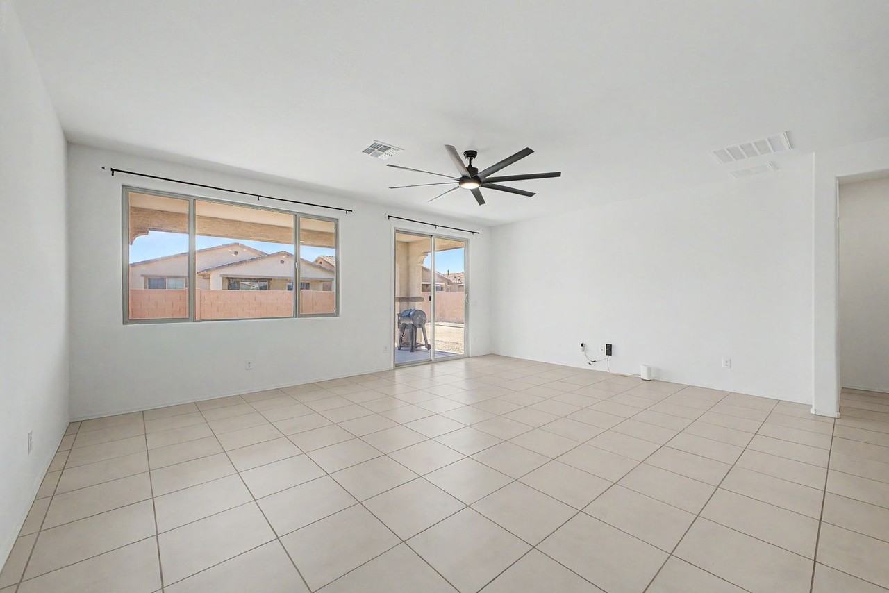 21157 E Canary Way - Photo 2 of 12
