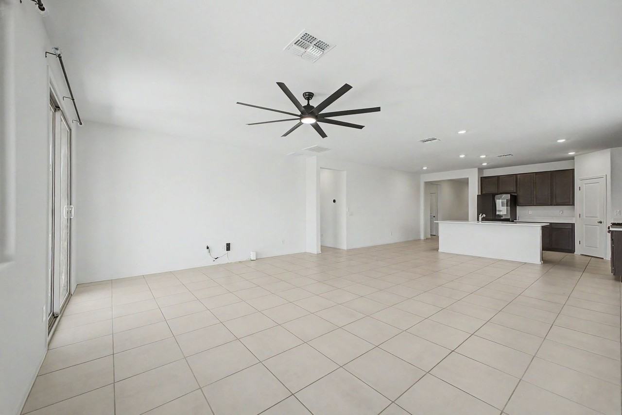 21157 E Canary Way - Photo 4 of 12