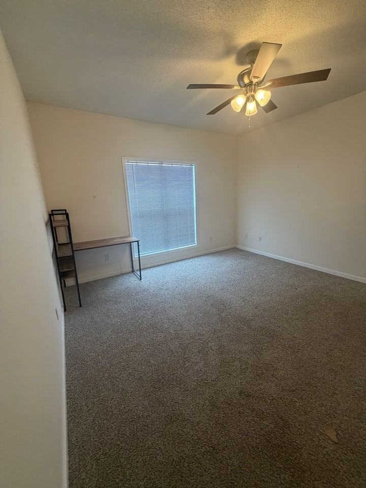 209 Camden Dr - Photo 7 of 15