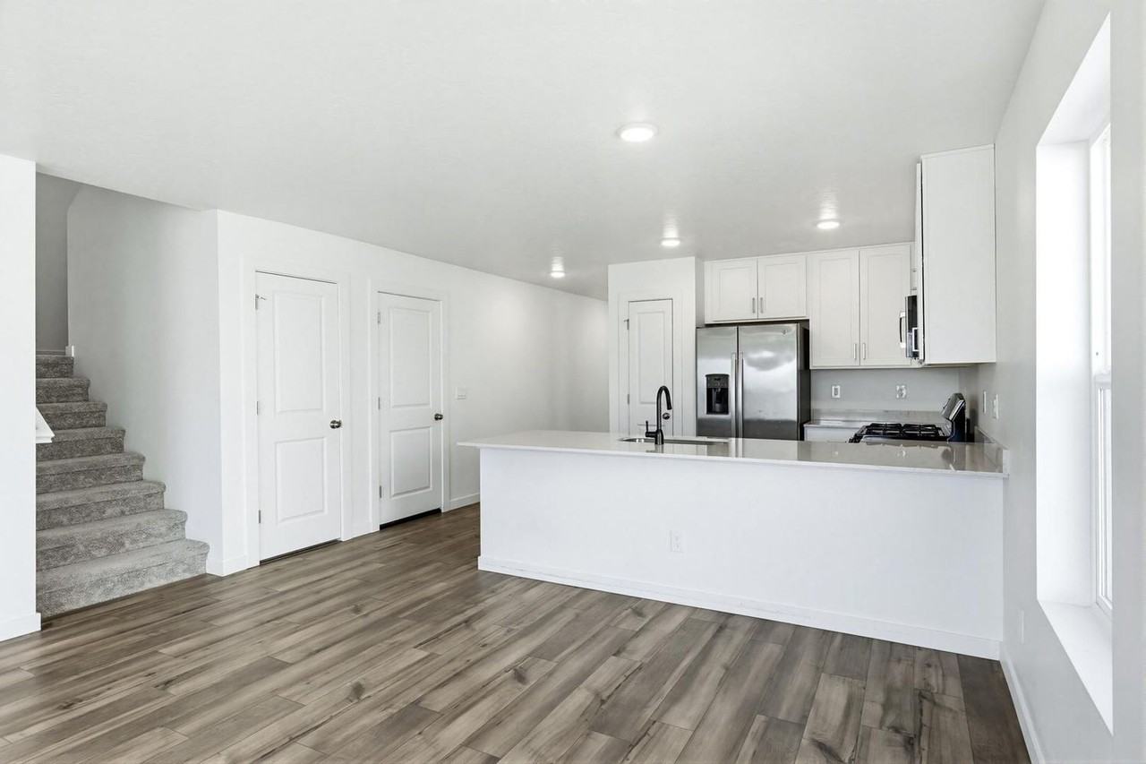 15290 Nimbus Way - Photo 2 of 38